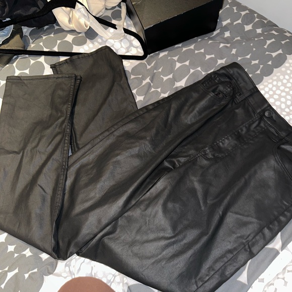 Ultra High Rise 90s Slim Straight Jean - Picture 7 of 7